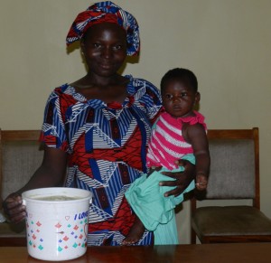 Madeleine Dembelé from Tominian, Mali produces high quality shea butter, which she wants to sell on the market, if possible without a middleman.